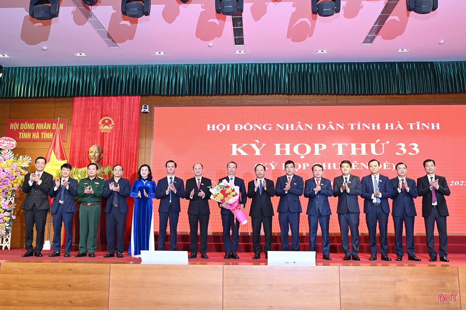 Đồng chí Phan Thiên Định được bầu giữ chức Chủ tịch UBND tỉnh Hà Tĩnh- Ảnh 2.