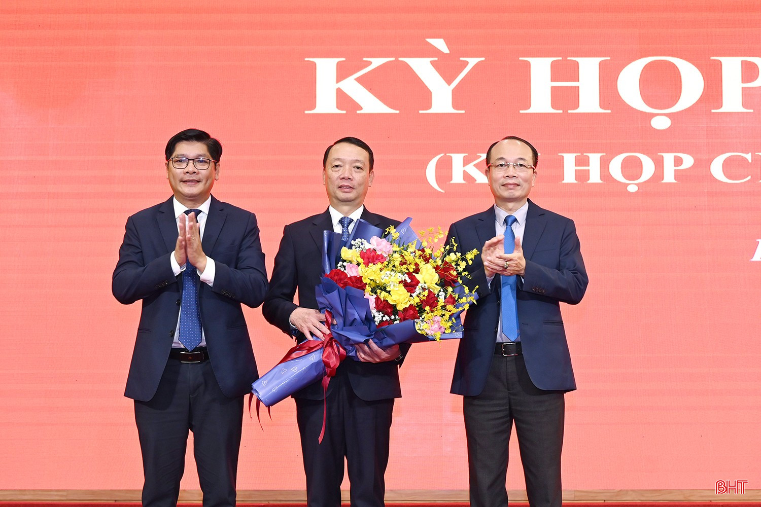 Đồng chí Phan Thiên Định được bầu giữ chức Chủ tịch UBND tỉnh Hà Tĩnh- Ảnh 3.