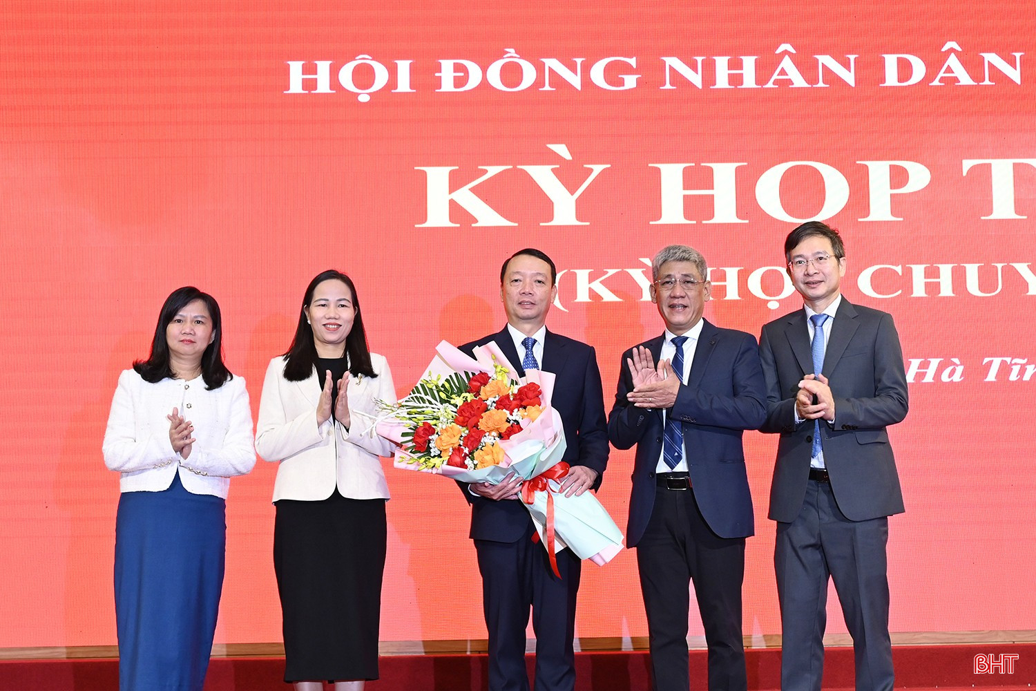 Đồng chí Phan Thiên Định được bầu giữ chức Chủ tịch UBND tỉnh Hà Tĩnh- Ảnh 7.