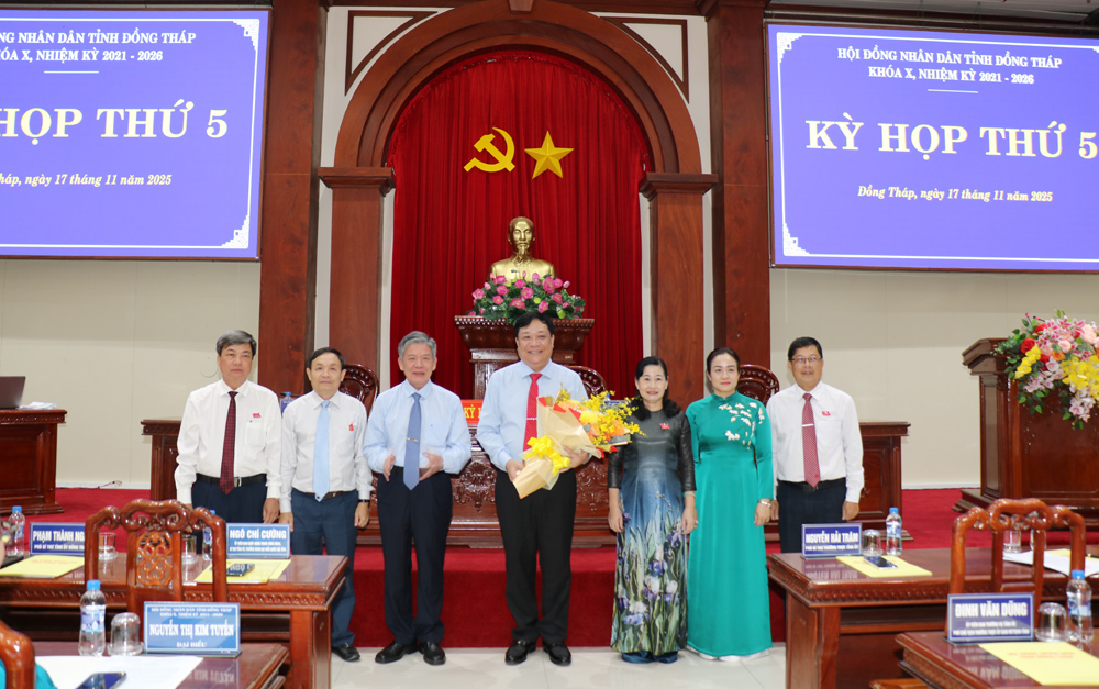 Đồng chí Phạm Thành Ngại được bầu giữ chức vụ Chủ tịch UBND tỉnh Đồng Tháp- Ảnh 3. Đồng chí Phạm Thành Ngại được bầu giữ chức vụ Chủ tịch UBND tỉnh Đồng Tháp- Ảnh 3.