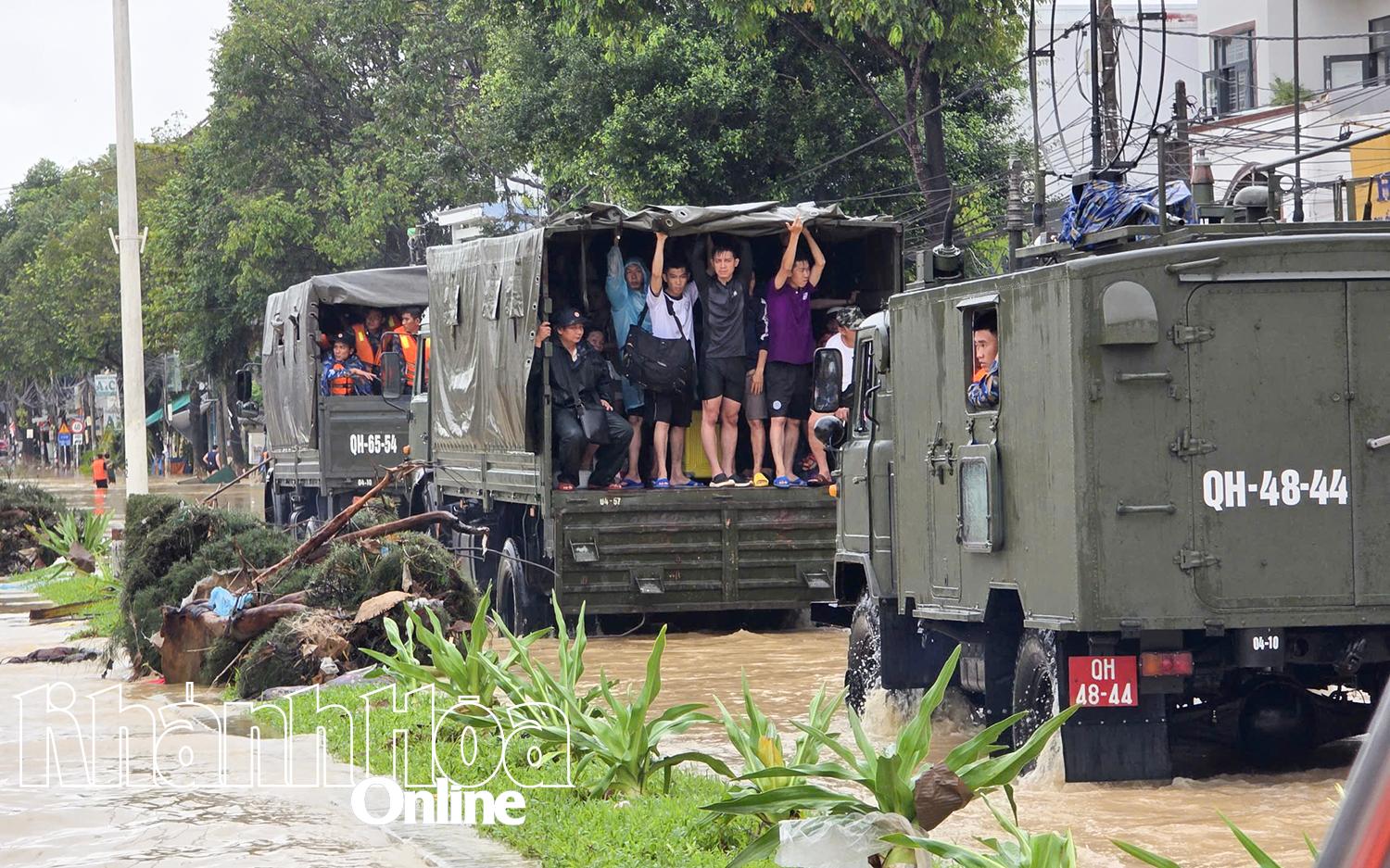 Bộ Chính trị, Ban Bí thư thành lập 5 đoàn công tác tiếp tục đi kiểm tra, chỉ đạo khắc phục hậu quả mưa, lũ- Ảnh 3.