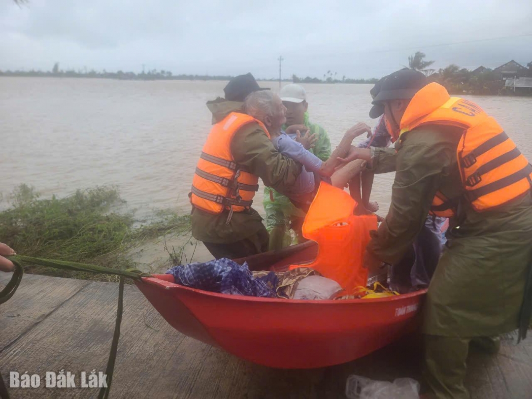 Bộ Chính trị, Ban Bí thư thành lập 5 đoàn công tác tiếp tục đi kiểm tra, chỉ đạo khắc phục hậu quả mưa, lũ- Ảnh 2.