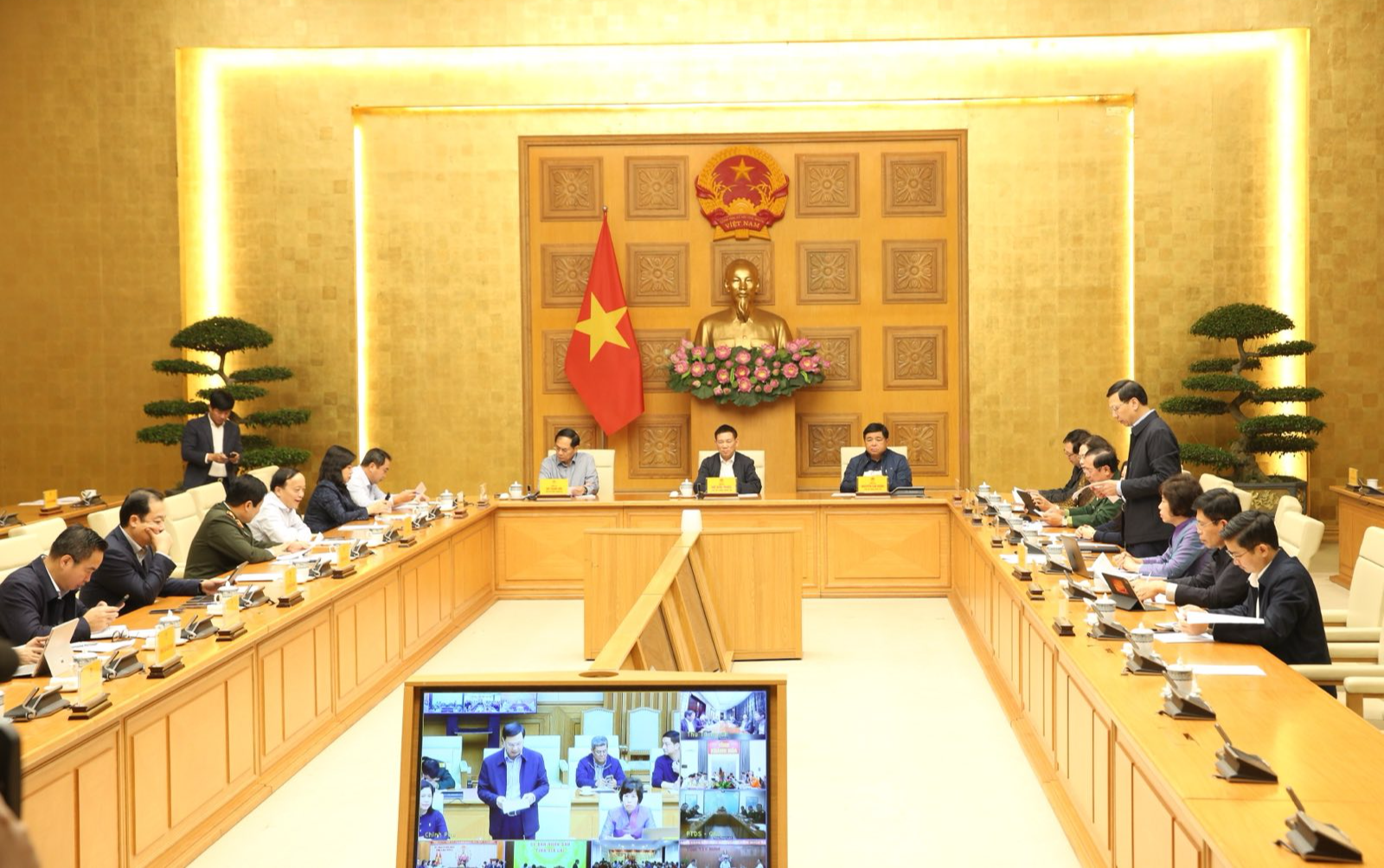 CẤP BÁCH ỨNG PHÓ, KHẮC PHỤC HẬU QUẢ MƯA LŨ, TẬP TRUNG CAO NHẤT CHO CON NGƯỜI- Ảnh 4.