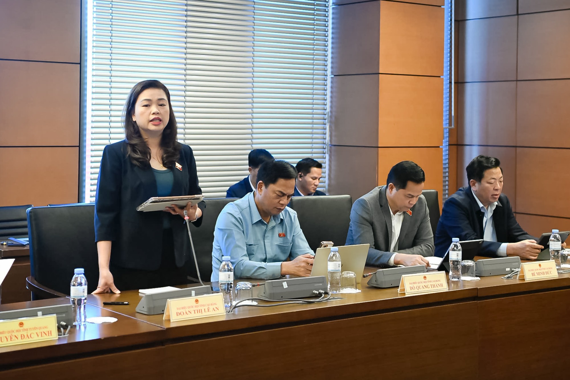 Đưa tiếng Anh thành ngôn ngữ thứ hai: Cần lộ trình phù hợp với thực tiễn từng địa phương- Ảnh 2.