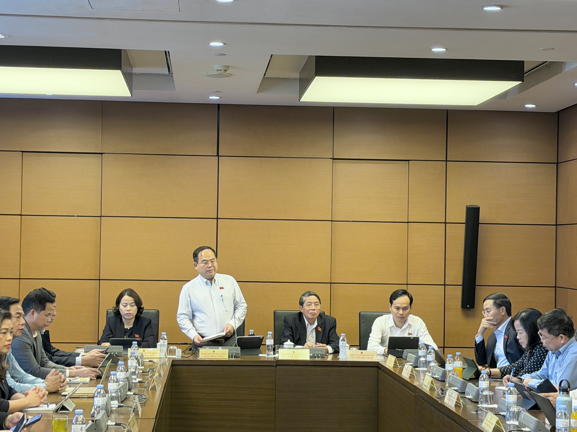 Đưa tiếng Anh thành ngôn ngữ thứ hai: Cần lộ trình phù hợp với thực tiễn từng địa phương- Ảnh 1.