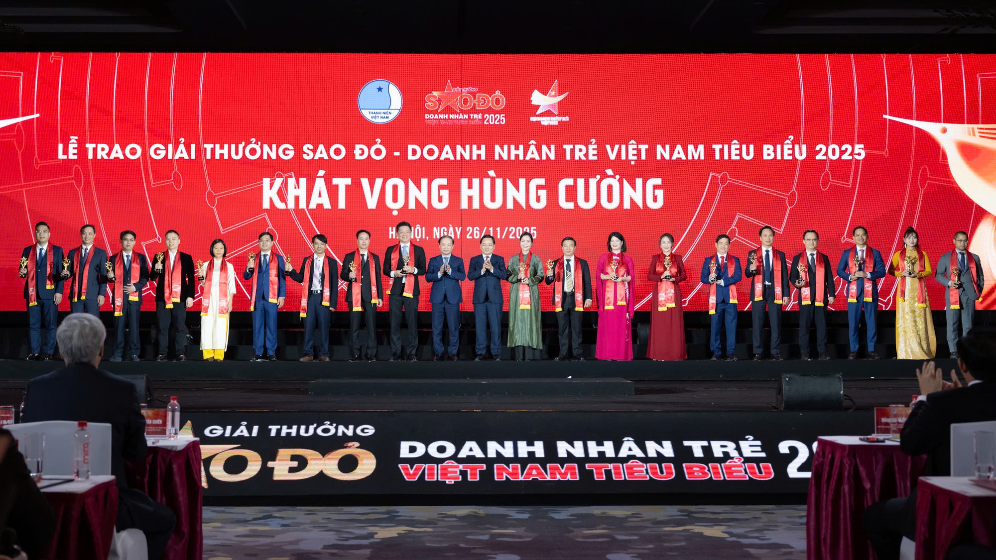Danh sách 10 Doanh nhân nhận Giải thưởng Sao Đỏ 2025- Ảnh 4. Danh sách 10 Doanh nhân nhận Giải thưởng Sao Đỏ 2025- Ảnh 4.