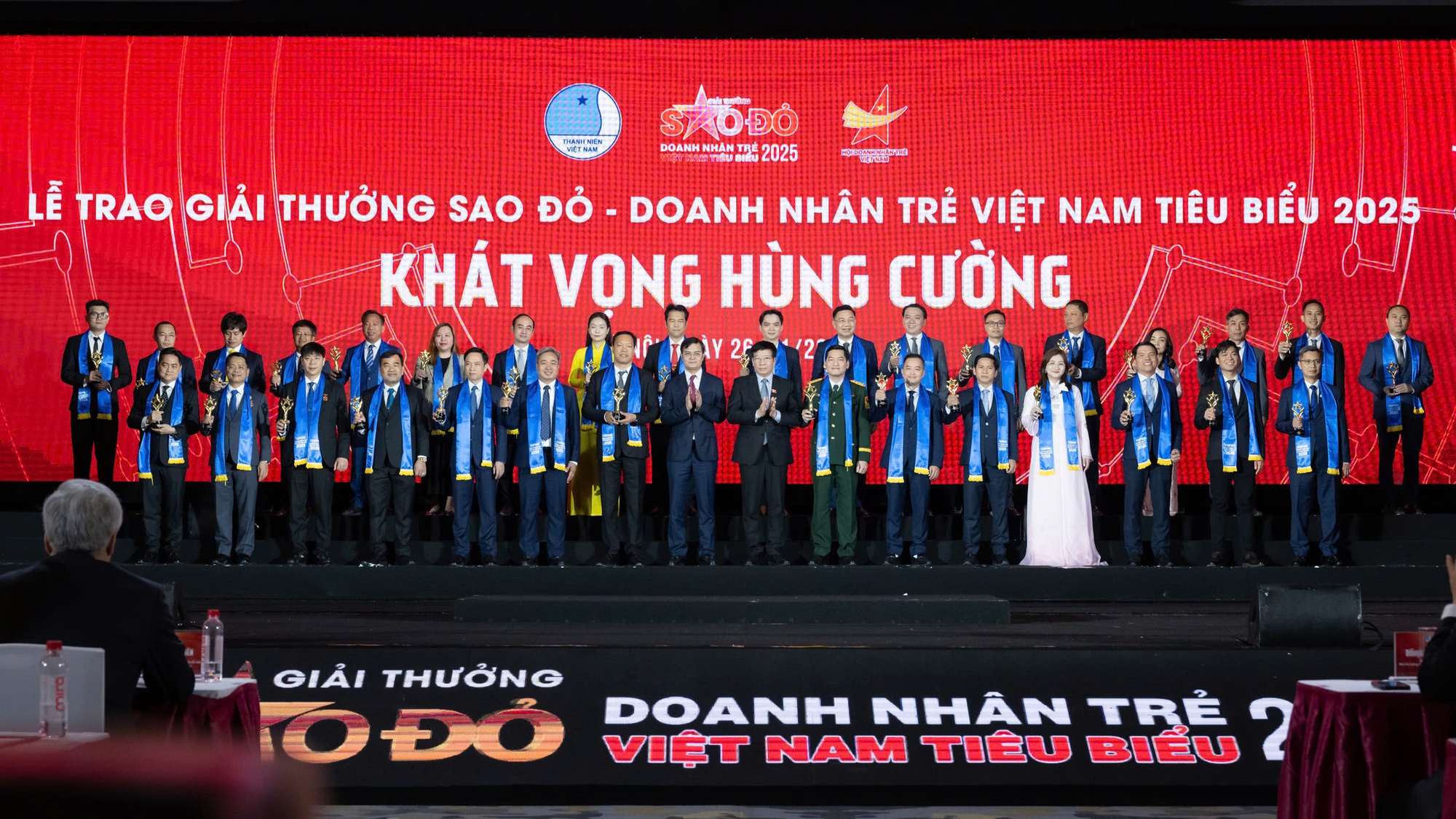 Danh sách 10 Doanh nhân nhận Giải thưởng Sao Đỏ 2025- Ảnh 5. Danh sách 10 Doanh nhân nhận Giải thưởng Sao Đỏ 2025- Ảnh 5.