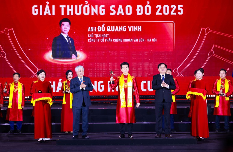 Danh sách 10 Doanh nhân nhận Giải thưởng Sao Đỏ 2025- Ảnh 3. Danh sách 10 Doanh nhân nhận Giải thưởng Sao Đỏ 2025- Ảnh 3.