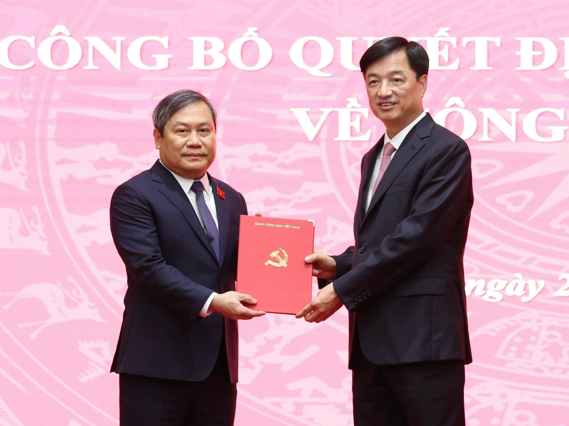 Đồng chí Vũ Đại Thắng được bầu giữ chức Chủ tịch UBND TP Hà Nội- Ảnh 3. Đồng chí Vũ Đại Thắng được bầu giữ chức Chủ tịch UBND TP Hà Nội- Ảnh 3.