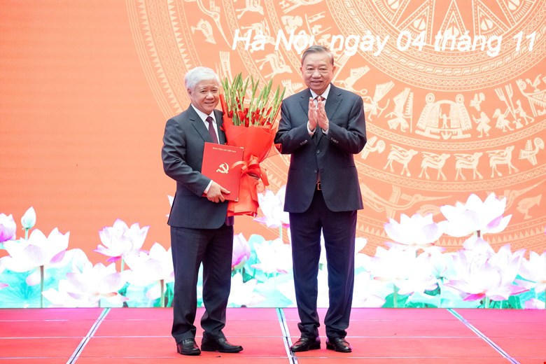 Bộ Chính trị chỉ định đồng chí Đỗ Văn Chiến giữ chức Phó Bí thư Thường trực Đảng ủy Quốc hội- Ảnh 1. Bộ Chính trị chỉ định đồng chí Đỗ Văn Chiến giữ chức Phó Bí thư Thường trực Đảng ủy Quốc hội- Ảnh 1.