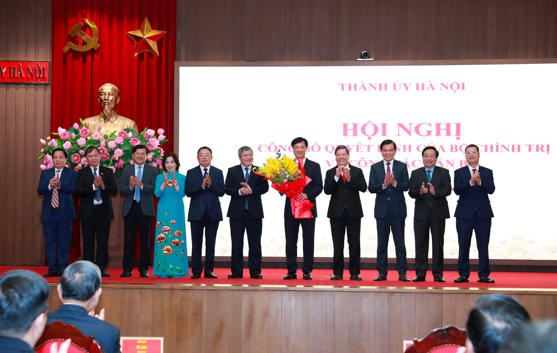 Bộ Chính trị điều động, phân công, chỉ định đồng chí Nguyễn Duy Ngọc giữ chức Bí thư Thành ủy Hà Nội- Ảnh 5. Bộ Chính trị điều động, phân công, chỉ định đồng chí Nguyễn Duy Ngọc giữ chức Bí thư Thành ủy Hà Nội- Ảnh 5.