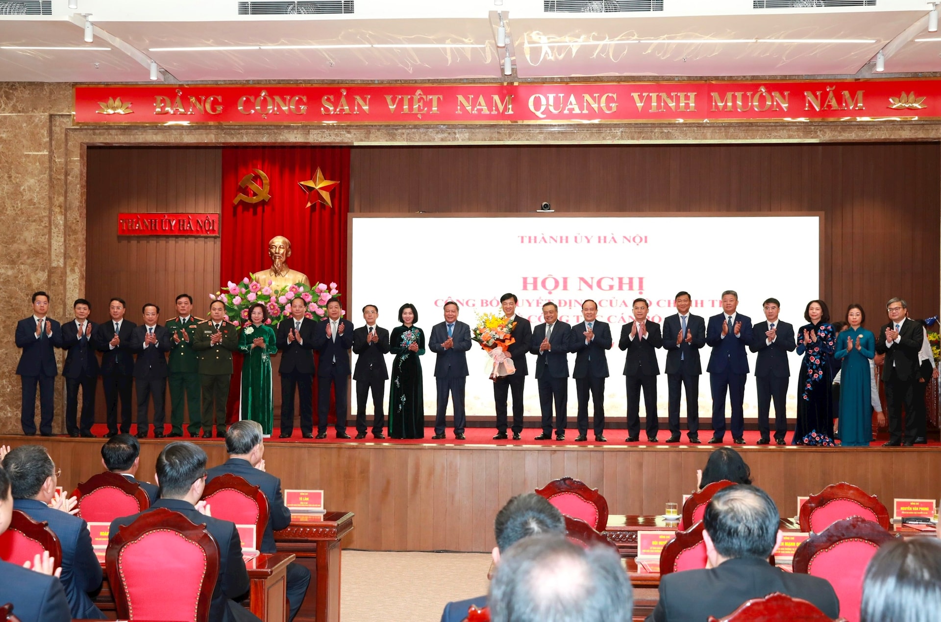 Bộ Chính trị điều động, phân công, chỉ định đồng chí Nguyễn Duy Ngọc giữ chức Bí thư Thành ủy Hà Nội- Ảnh 6. Bộ Chính trị điều động, phân công, chỉ định đồng chí Nguyễn Duy Ngọc giữ chức Bí thư Thành ủy Hà Nội- Ảnh 6.