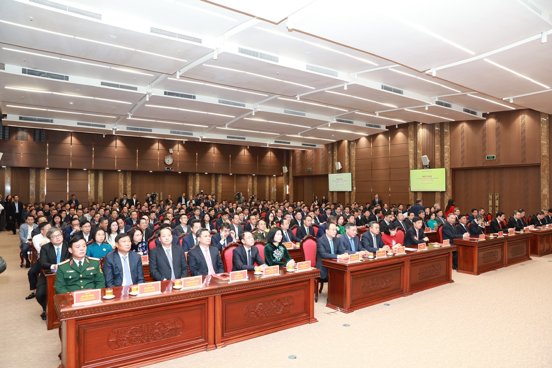 Bộ Chính trị điều động, phân công, chỉ định đồng chí Nguyễn Duy Ngọc giữ chức Bí thư Thành ủy Hà Nội- Ảnh 3. Bộ Chính trị điều động, phân công, chỉ định đồng chí Nguyễn Duy Ngọc giữ chức Bí thư Thành ủy Hà Nội- Ảnh 3.