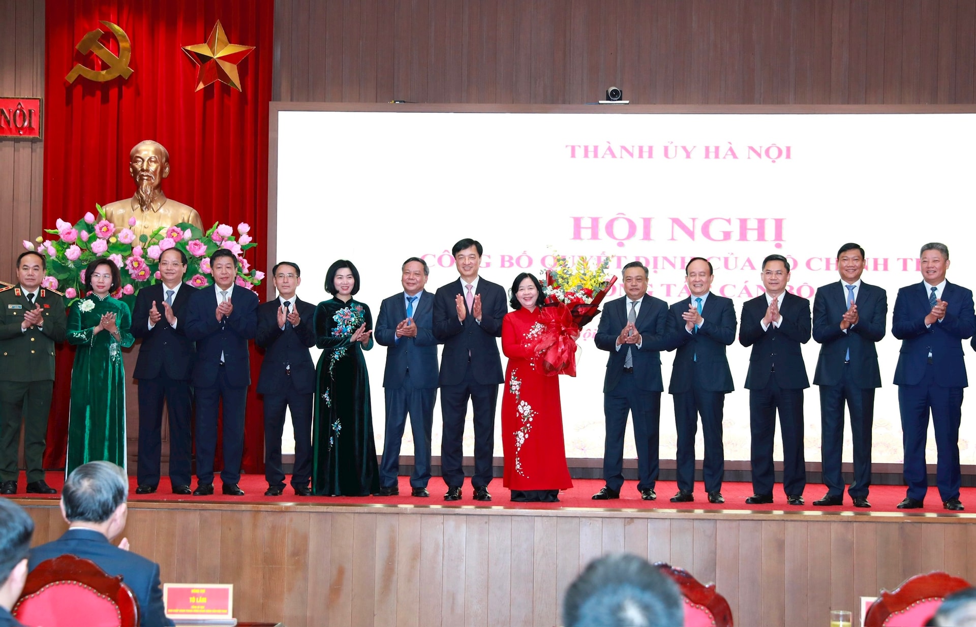 Bộ Chính trị điều động, phân công, chỉ định đồng chí Nguyễn Duy Ngọc giữ chức Bí thư Thành ủy Hà Nội- Ảnh 7. Bộ Chính trị điều động, phân công, chỉ định đồng chí Nguyễn Duy Ngọc giữ chức Bí thư Thành ủy Hà Nội- Ảnh 7.