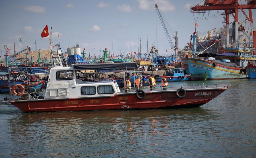 Dừng tất cả các công việc không cần thiết, KHẨN TRƯƠNG ỨNG PHÓ BÃO SỐ 13 (Bão Kalmaegi)- Ảnh 9. Dừng tất cả các công việc không cần thiết, KHẨN TRƯƠNG ỨNG PHÓ BÃO SỐ 13 (Bão Kalmaegi)- Ảnh 9.