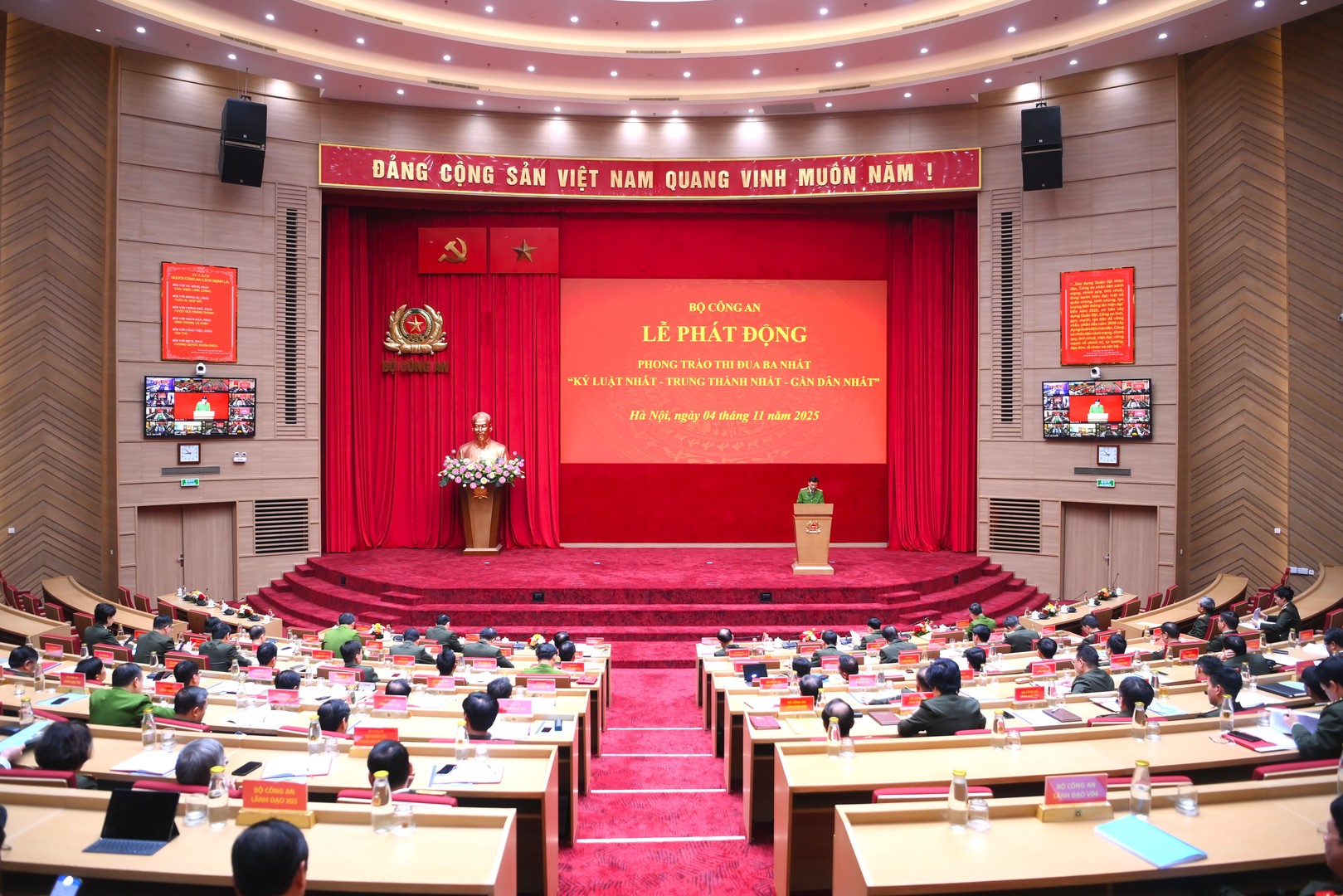 Thi đua "Ba nhất" trong Công an nhân dân: Kỷ luật nhất - Trung thành nhất - Gần dân nhất- Ảnh 2.