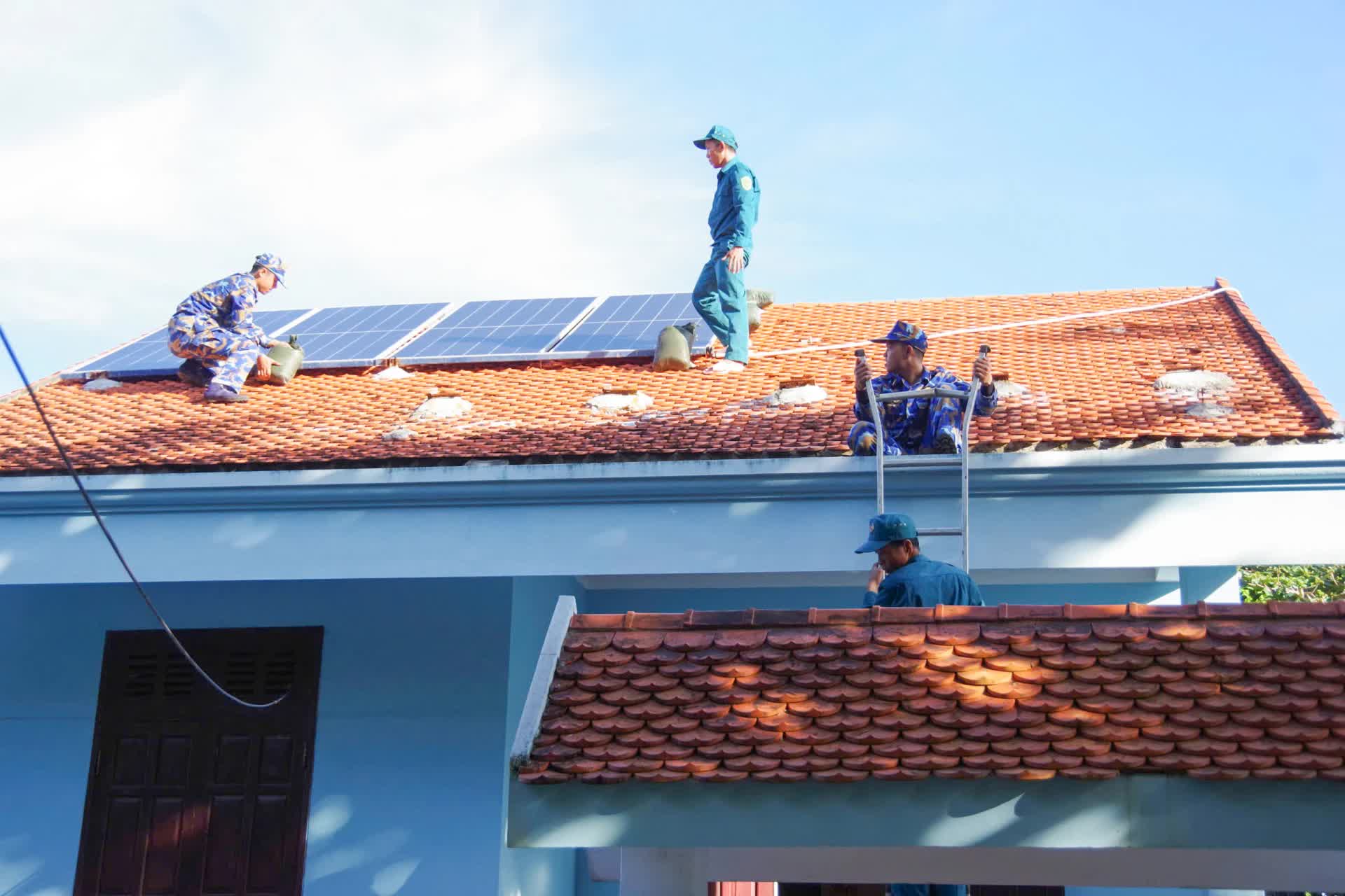 TRƯỜNG SA khẩn trương ứng phó BÃO SỐ 13: Cứu dân là mệnh lệnh của trái tim- Ảnh 1.