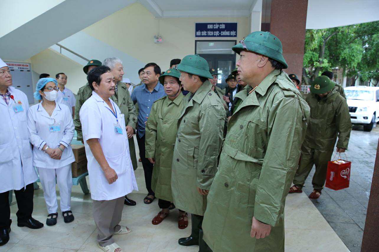 BÃO SỐ 13 đổ bộ CỰC KỲ NGUY HIỂM: KHẨN CẤP DI DỜI DÂN, KHÔNG ĐƯỢC CHẬM TRỄ - Ảnh 6. BÃO SỐ 13 đổ bộ CỰC KỲ NGUY HIỂM: KHẨN CẤP DI DỜI DÂN, KHÔNG ĐƯỢC CHẬM TRỄ - Ảnh 6.