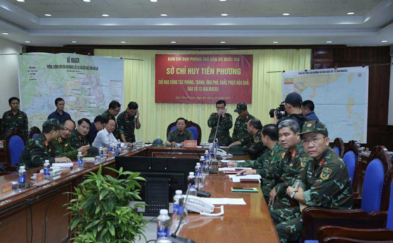 BÃO SỐ 13 đổ bộ CỰC KỲ NGUY HIỂM: KHẨN CẤP DI DỜI DÂN, KHÔNG ĐƯỢC CHẬM TRỄ - Ảnh 10. BÃO SỐ 13 đổ bộ CỰC KỲ NGUY HIỂM: KHẨN CẤP DI DỜI DÂN, KHÔNG ĐƯỢC CHẬM TRỄ - Ảnh 10.