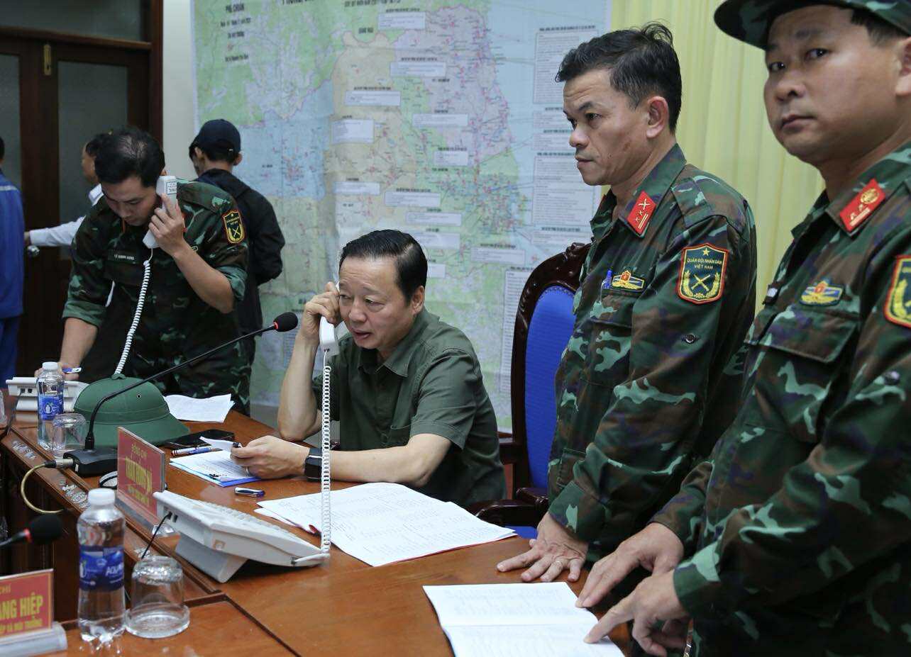 BÃO SỐ 13 đổ bộ CỰC KỲ NGUY HIỂM: KHẨN CẤP DI DỜI DÂN, KHÔNG ĐƯỢC CHẬM TRỄ - Ảnh 9. BÃO SỐ 13 đổ bộ CỰC KỲ NGUY HIỂM: KHẨN CẤP DI DỜI DÂN, KHÔNG ĐƯỢC CHẬM TRỄ - Ảnh 9.