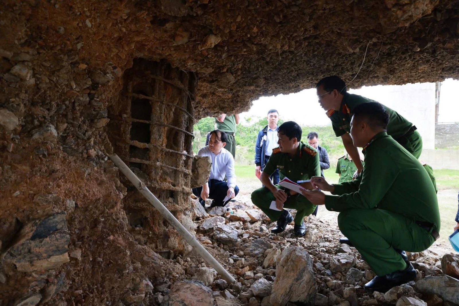 Khởi tố vụ án vi phạm quy định xây dựng gây hậu quả nghiêm trọng tại cầu Sông Lô- Ảnh 3.