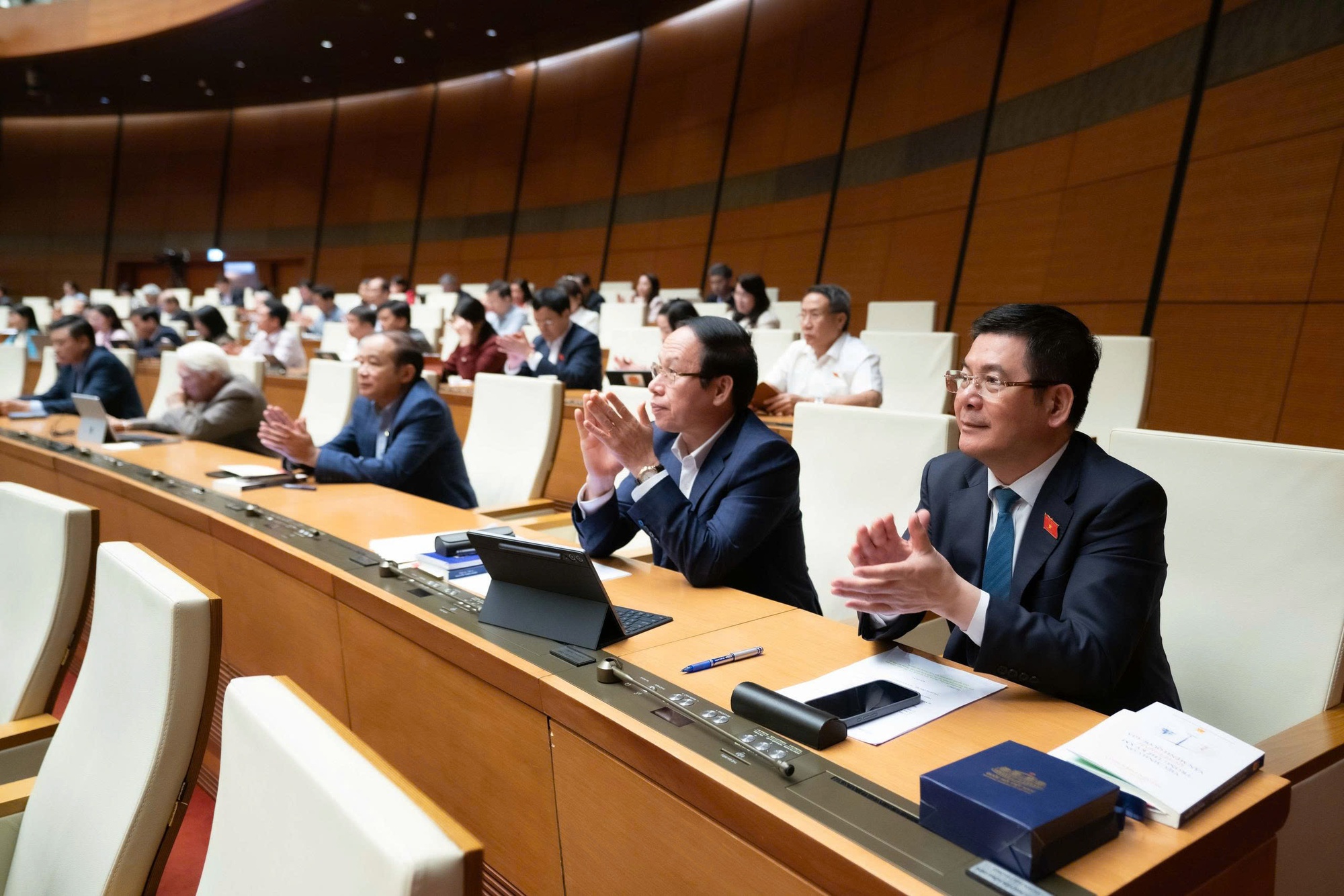 Thống nhất sử dụng 1 bộ sách giáo khoa; liên thông văn bằng, chứng chỉ; học sinh có thể được học vượt lớp...- Ảnh 7. Thống nhất sử dụng 1 bộ sách giáo khoa; liên thông văn bằng, chứng chỉ; học sinh có thể được học vượt lớp...- Ảnh 7.