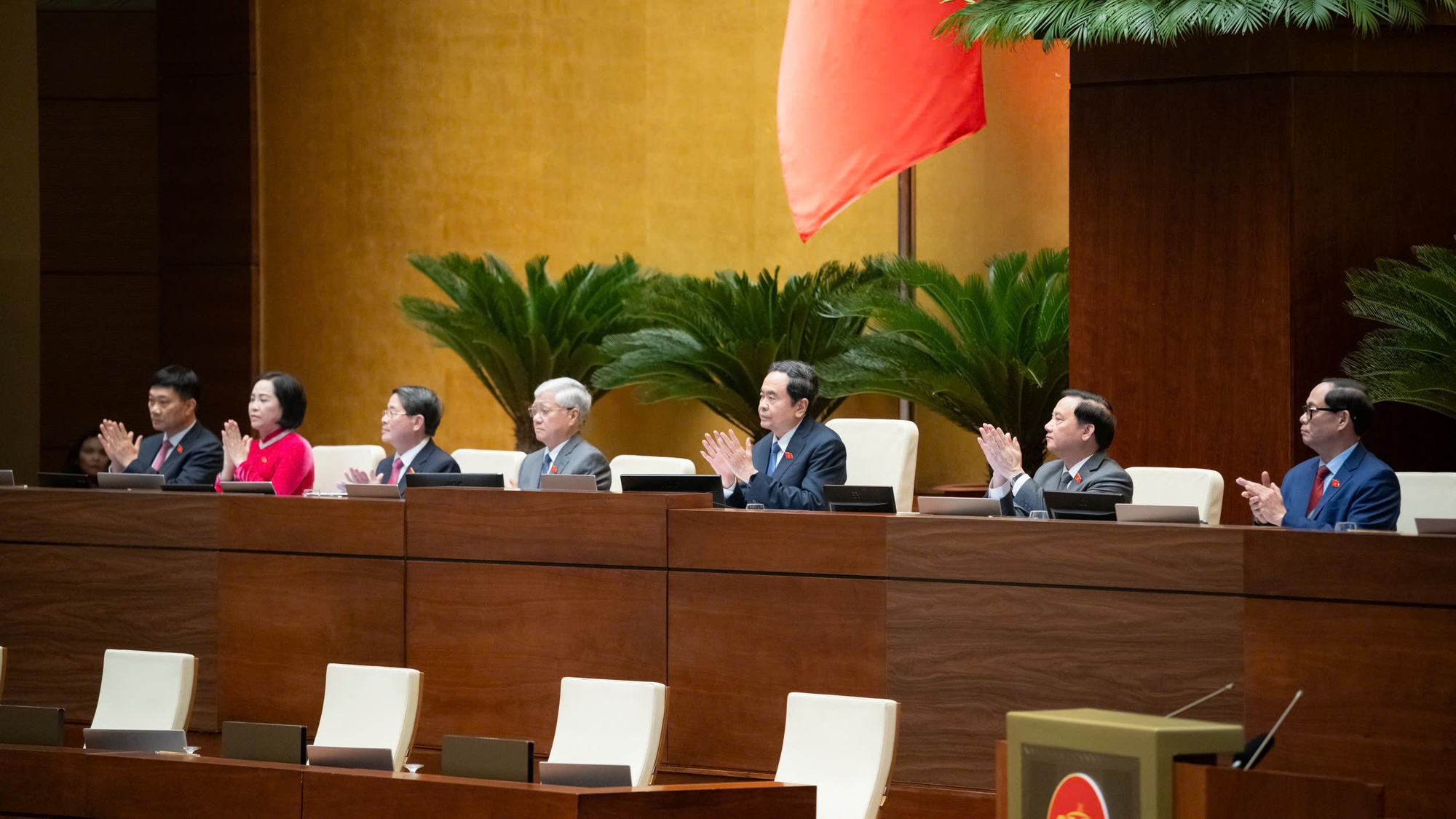 Quốc hội quyết nghị về phụ cấp, tiền lương, lương hưu, trợ cấp cùng nhiều vấn đề quốc kế, dân sinh- Ảnh 17. Quốc hội quyết nghị về phụ cấp, tiền lương, lương hưu, trợ cấp cùng nhiều vấn đề quốc kế, dân sinh- Ảnh 17.