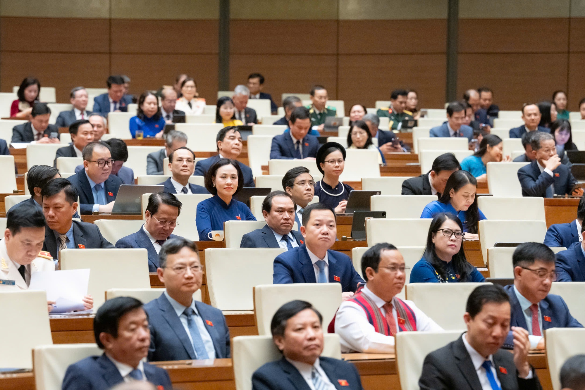 Quốc hội quyết nghị về phụ cấp, tiền lương, lương hưu, trợ cấp cùng nhiều vấn đề quốc kế, dân sinh- Ảnh 11. Quốc hội quyết nghị về phụ cấp, tiền lương, lương hưu, trợ cấp cùng nhiều vấn đề quốc kế, dân sinh- Ảnh 11.