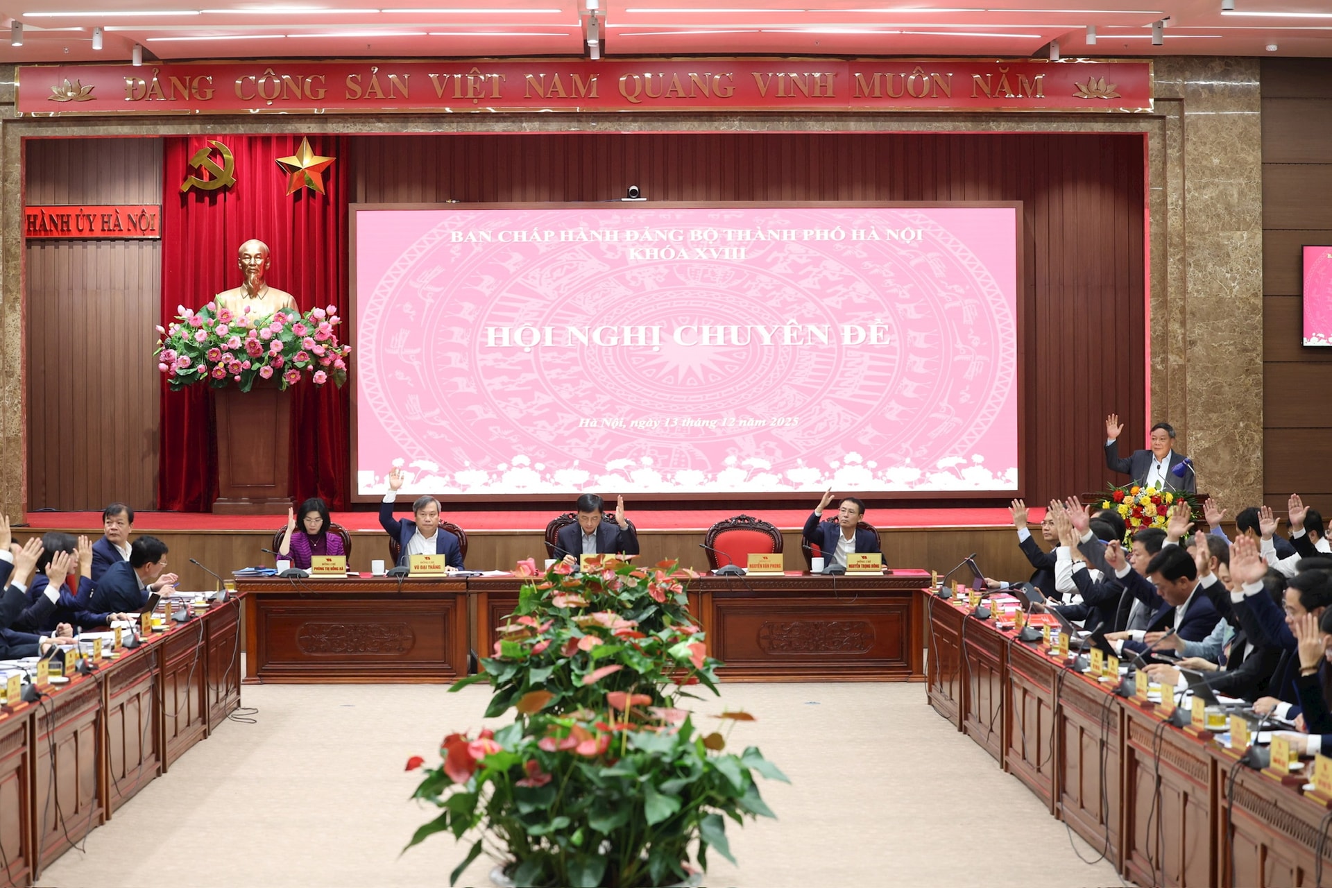 Thông qua chủ trương đầu tư Dự án KHU ĐÔ THỊ THỂ THAO OLYMPIC và TRỤC ĐẠI LỘ CẢNH QUAN SÔNG HỒNG- Ảnh 9. Thông qua chủ trương đầu tư Dự án KHU ĐÔ THỊ THỂ THAO OLYMPIC và TRỤC ĐẠI LỘ CẢNH QUAN SÔNG HỒNG- Ảnh 9.