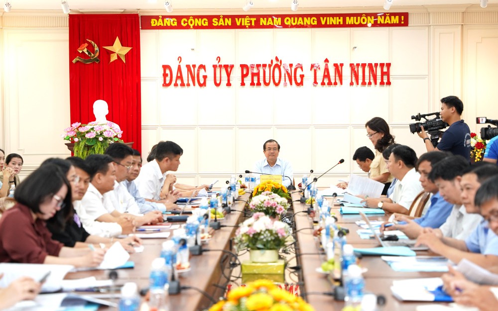 Khẩn trương sắp xếp đơn vị sự nghiệp, thành lập ban quản lý dự án ở cấp xã- Ảnh 2. Sắp xếp cơ sở y tế, giáo dục; thành lập Trung tâm Cung ứng dịch vụ sự nghiệp công, BQL Dự án cấp xã