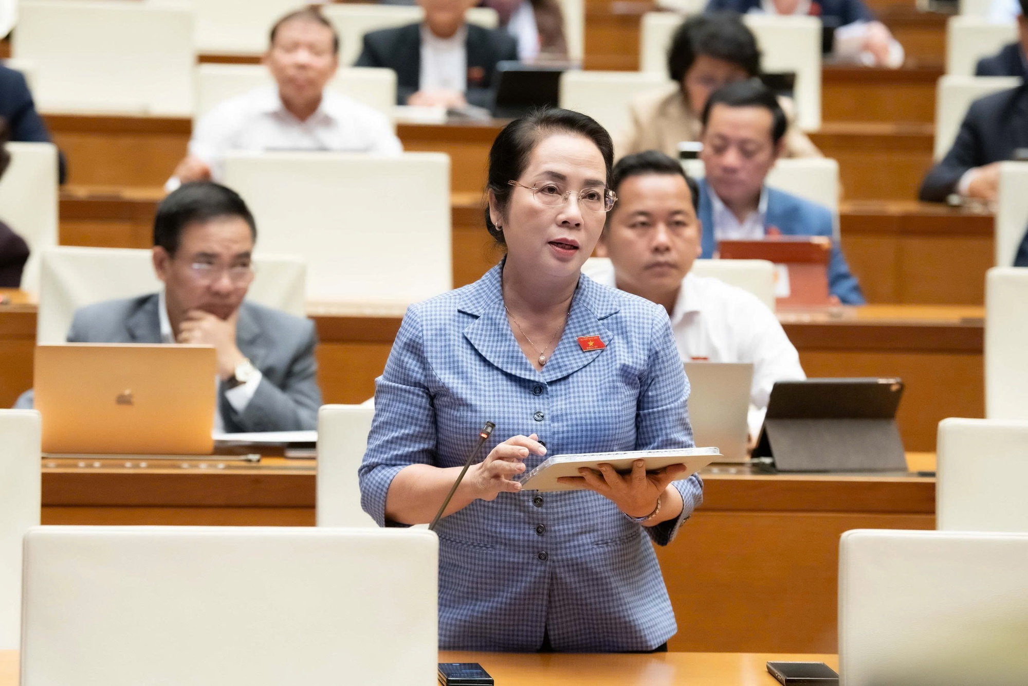 Đề nghị xây dựng bảng lương đặc thù ngành y, áp dụng phụ cấp theo vị trí việc làm- Ảnh 2. Đề nghị xây dựng bảng lương đặc thù ngành y, áp dụng phụ cấp theo vị trí việc làm- Ảnh 2.