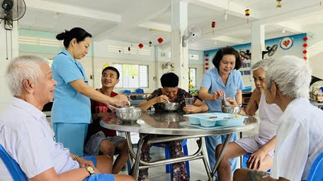 Cập nhật kiến thức công tác xã hội bằng các khóa đào tạo ngắn hạn, tham gia hội nghị, hội thảo, tọa đàm,...- Ảnh 1. Cập nhật kiến thức công tác xã hội bằng các khóa đào tạo ngắn hạn, tham gia hội nghị, hội thảo, tọa đàm,...- Ảnh 1.