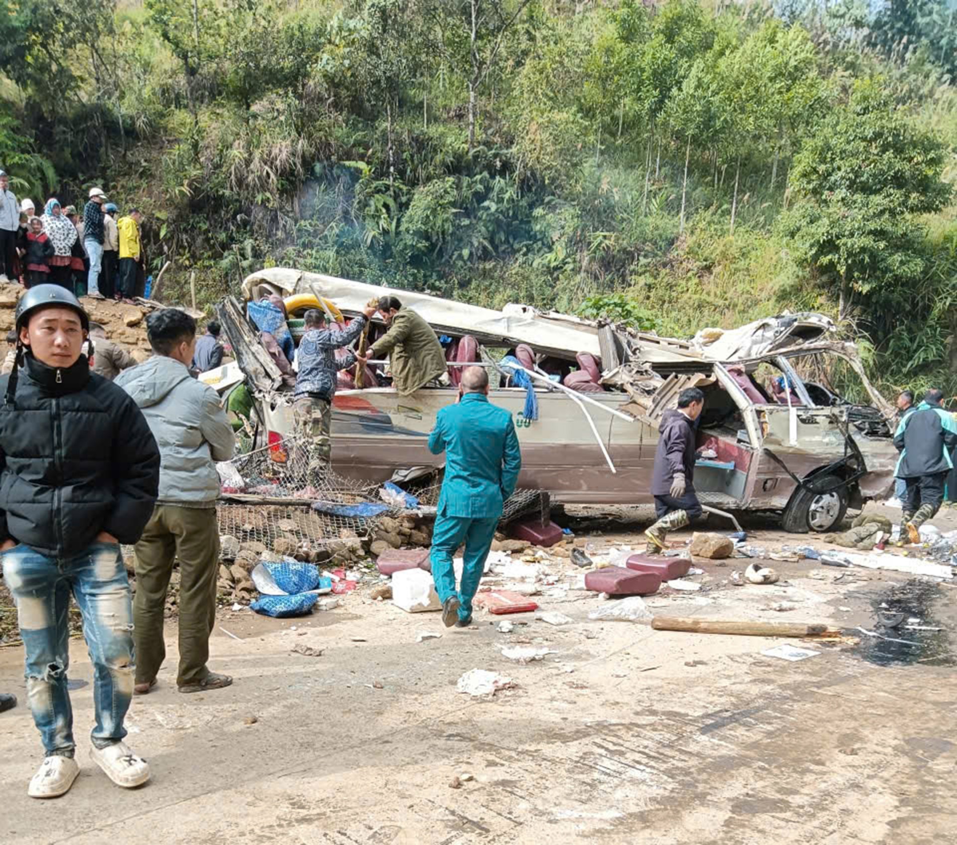 Thủ tướng chỉ đạo khắc phục hậu quả, khẩn trương điều tra, làm rõ nguyên nhân vụ tai nạn làm 9 người chết tại Lào Cai- Ảnh 5.