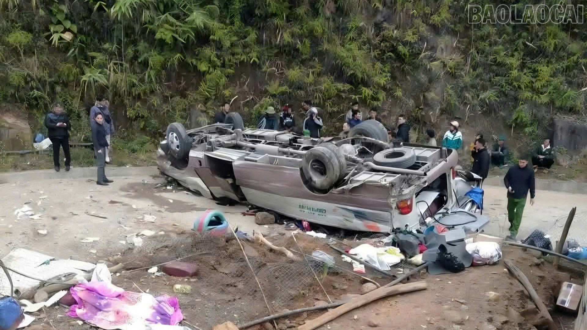 Thủ tướng chỉ đạo khắc phục hậu quả, khẩn trương điều tra, làm rõ nguyên nhân vụ tai nạn làm 9 người chết tại Lào Cai- Ảnh 4.