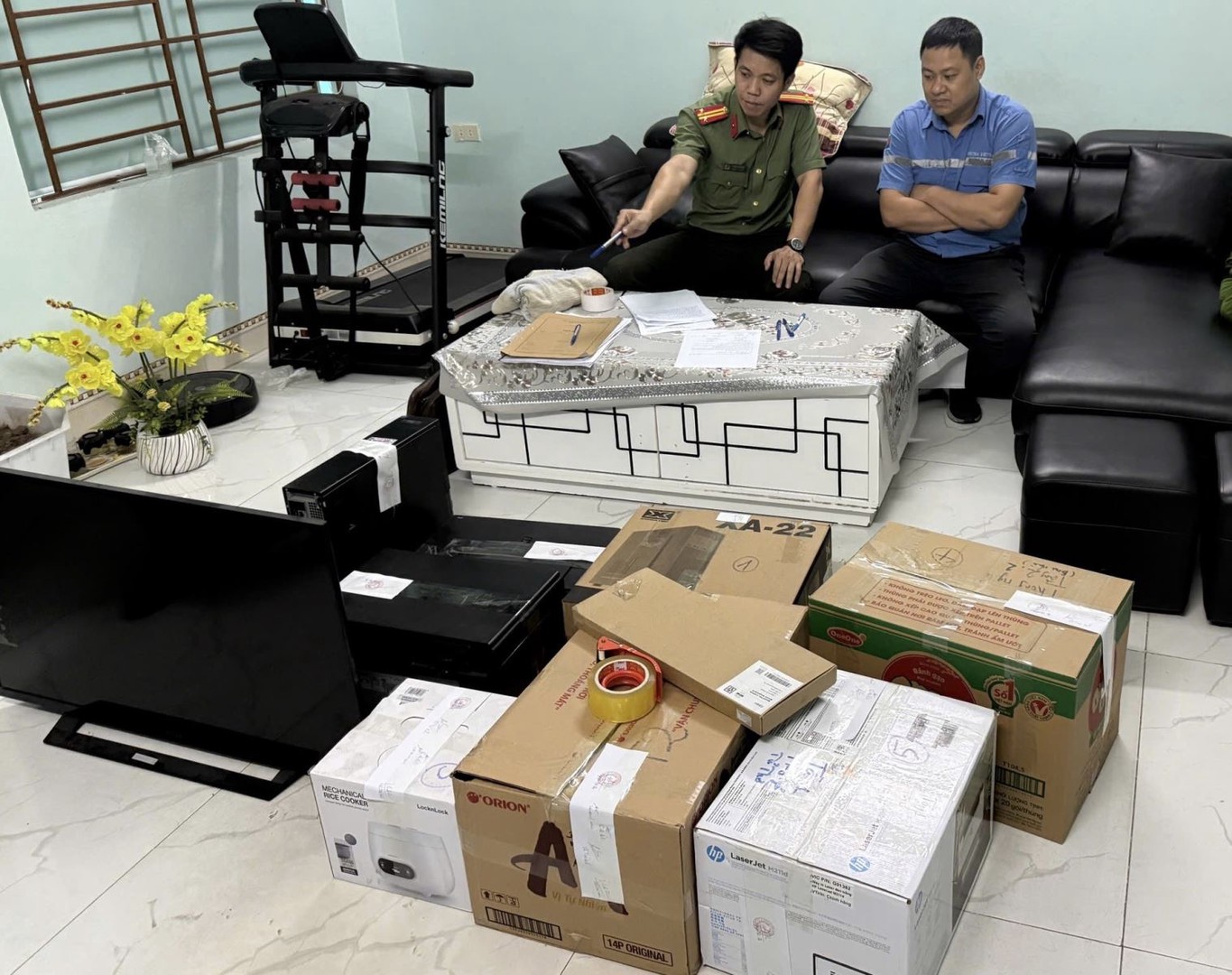 Khởi tố Chi Cục trưởng, Trưởng phòng, Chuyên viên, Giám đốc doanh nghiệp..- Ảnh 2.