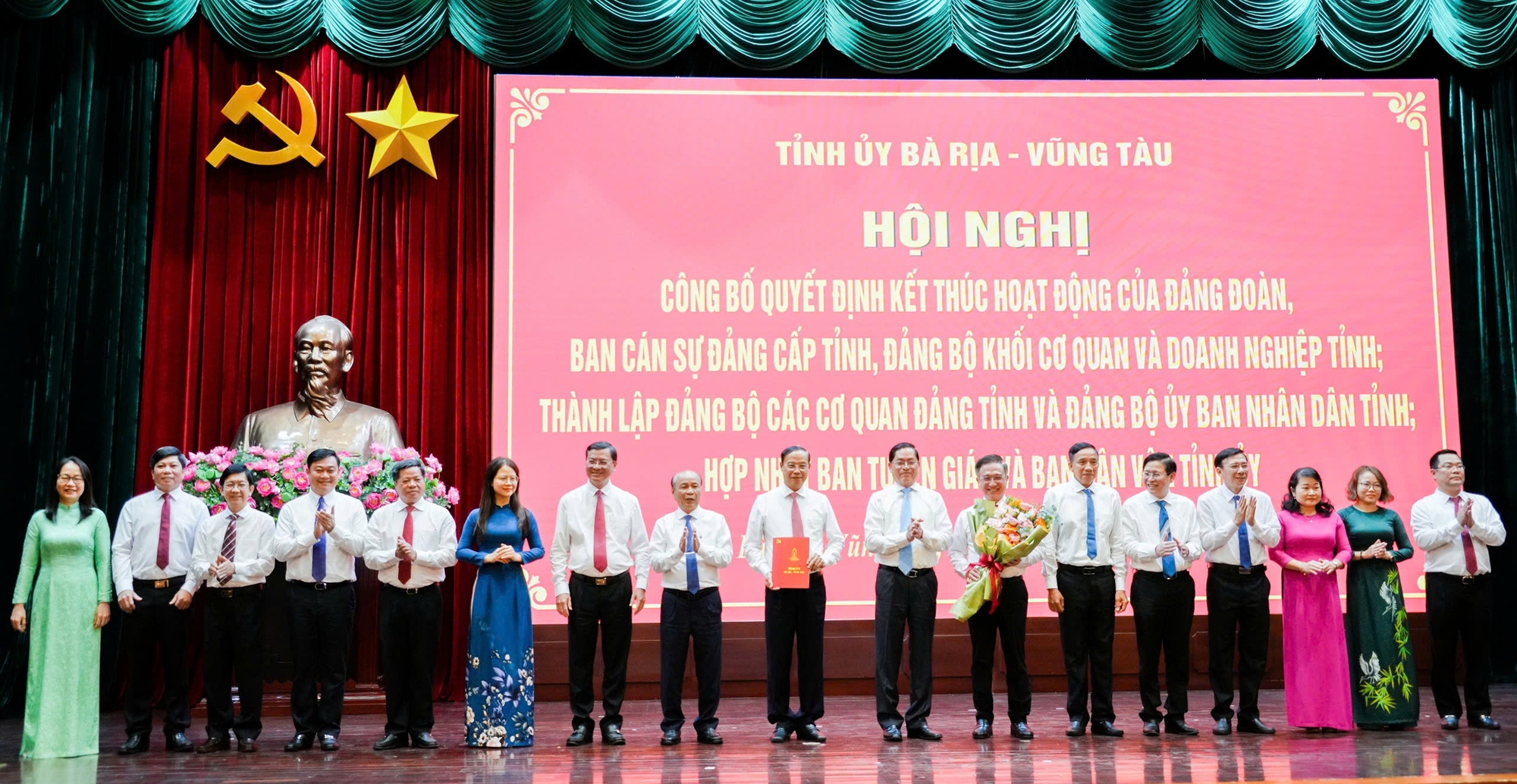 Ban Thường vụ Tỉnh ủy Bà Rịa - Vũng Tàu công bố các quyết định về tổ chức, cán bộ- Ảnh 2.