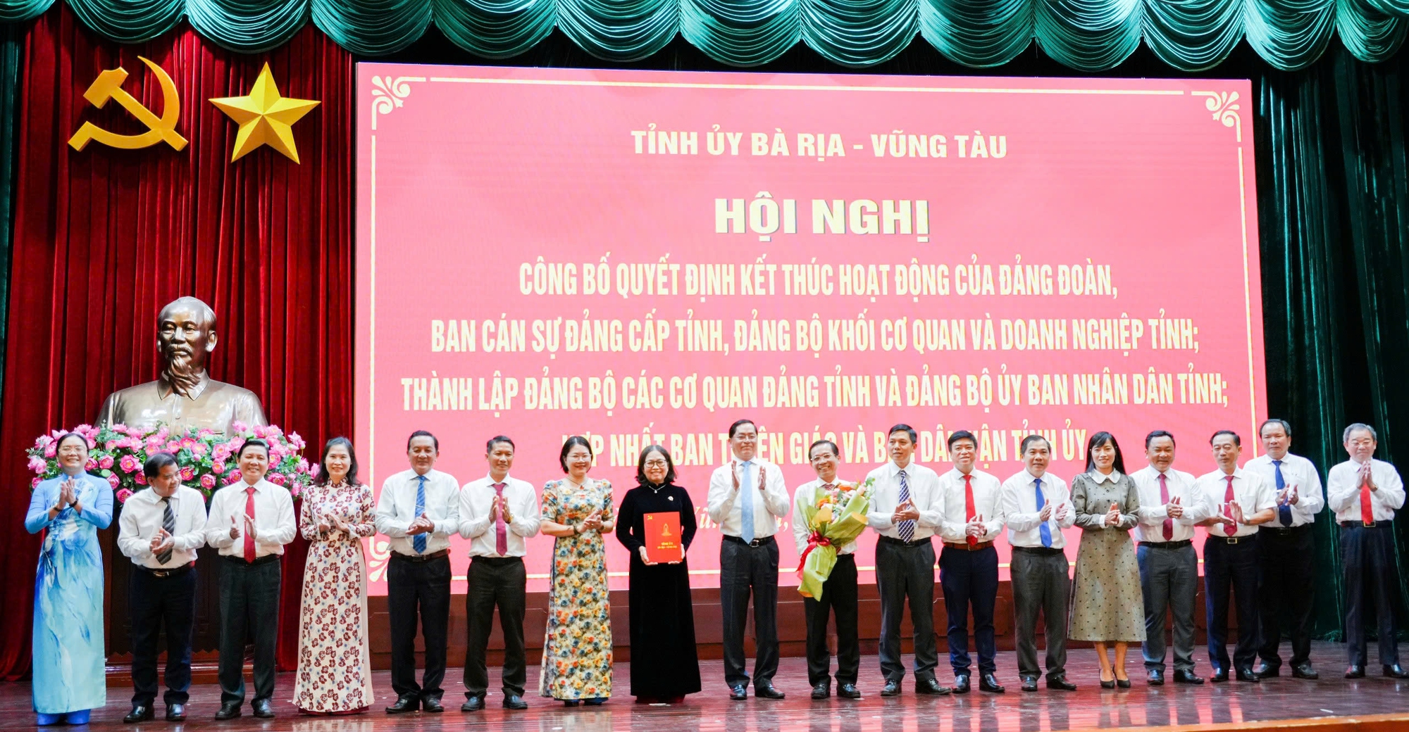 Ban Thường vụ Tỉnh ủy Bà Rịa - Vũng Tàu công bố các quyết định về tổ chức, cán bộ- Ảnh 1.