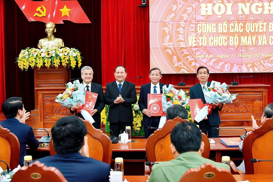 Trưởng Ban Tuyên giáo Tỉnh ủy cùng 2 Phó Bí thư Đảng ủy khối nghỉ hưu trước tuổi- Ảnh 1.