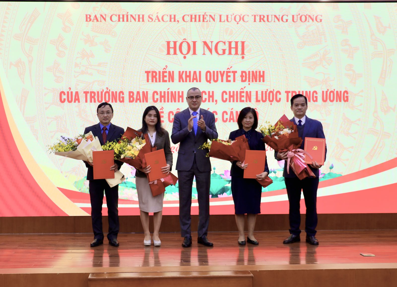 Bổ nhiệm lãnh đạo cấp Vụ thuộc Ban Chính sách, chiến lược Trung ương - Ảnh 4.