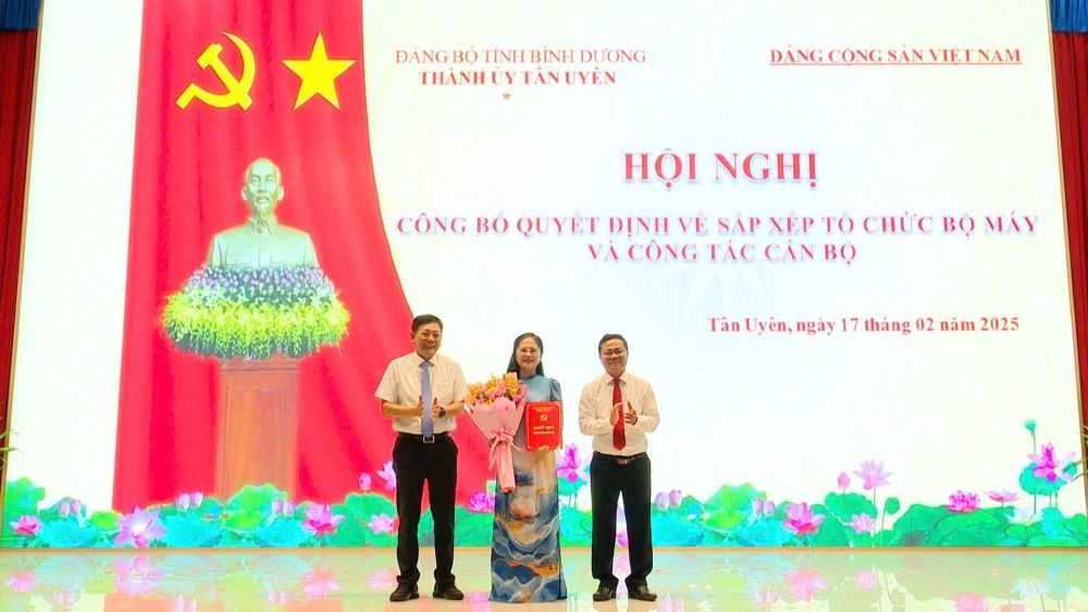 Điều động, chỉ định nữ Phó Trưởng Ban giữ chức Phó Bí thư Thành ủy- Ảnh 2.