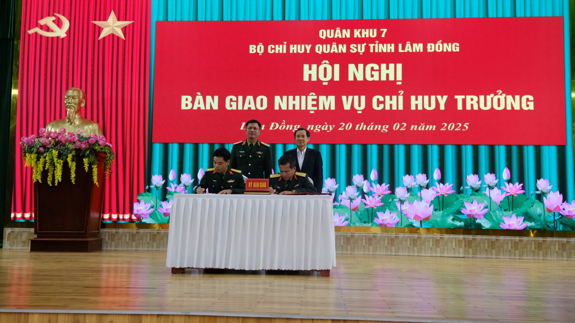 Bàn giao nhiệm vụ Chỉ huy trưởng Bộ Chỉ huy quân sự tỉnh- Ảnh 4.