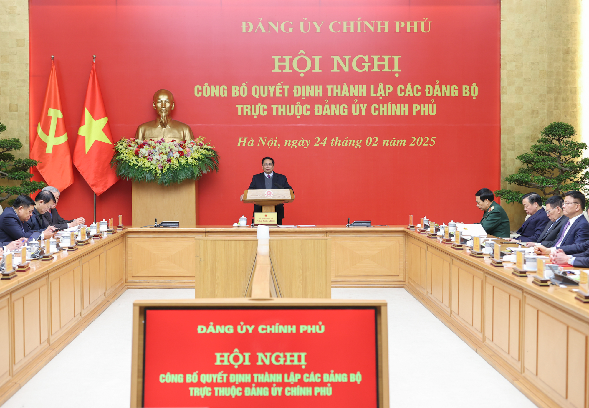 Tiếp tục sắp xếp tổ chức bộ máy; khẩn trương trình Nghị quyết phát triển kinh tế tư nhân- Ảnh 2.