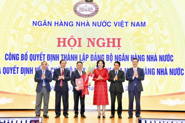 Công bố Quyết định điều động, bổ nhiệm Phó Thống đốc Ngân hàng Nhà nước- Ảnh 2.