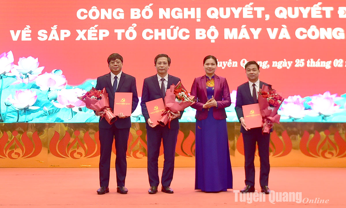 Tuyên Quang công bố Nghị quyết, Quyết định về sắp xếp tổ chức bộ máy và công tác cán bộ- Ảnh 3.