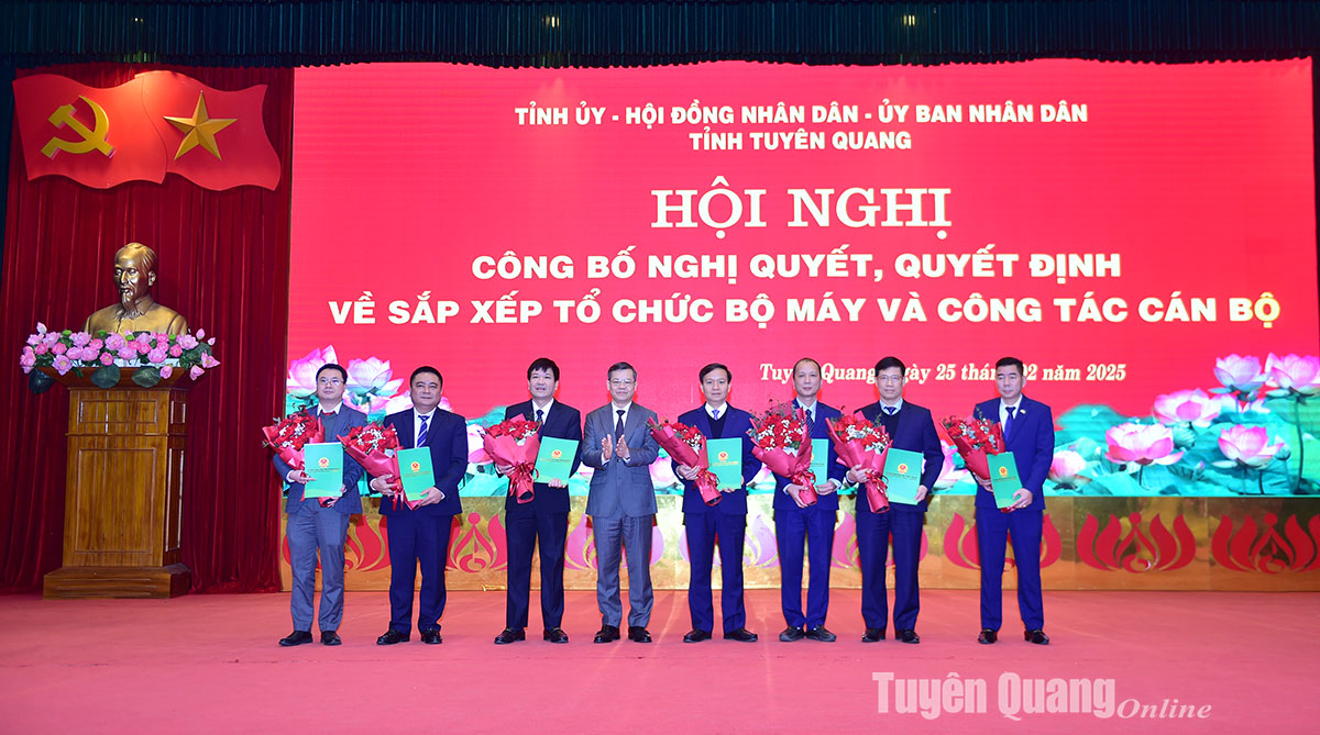 Tuyên Quang công bố Nghị quyết, Quyết định về sắp xếp tổ chức bộ máy và công tác cán bộ- Ảnh 7.