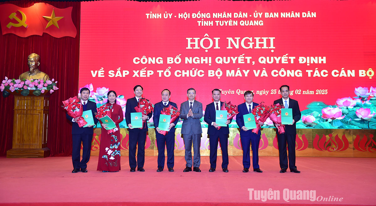 Tuyên Quang công bố Nghị quyết, Quyết định về sắp xếp tổ chức bộ máy và công tác cán bộ- Ảnh 12.