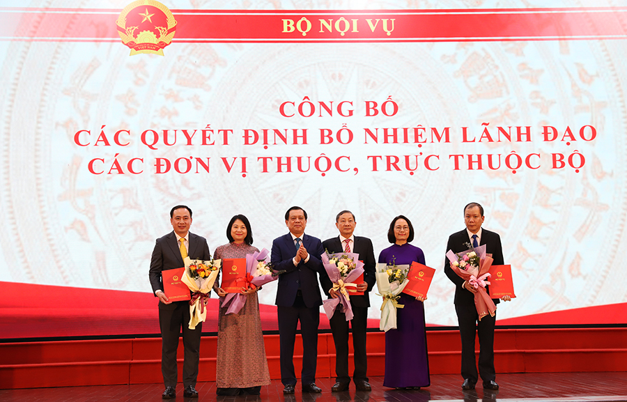 Bộ Nội vụ công bố các Quyết định bổ nhiệm Thứ trưởng,  lãnh đạo các đơn vị thuộc, trực thuộc Bộ- Ảnh 23.