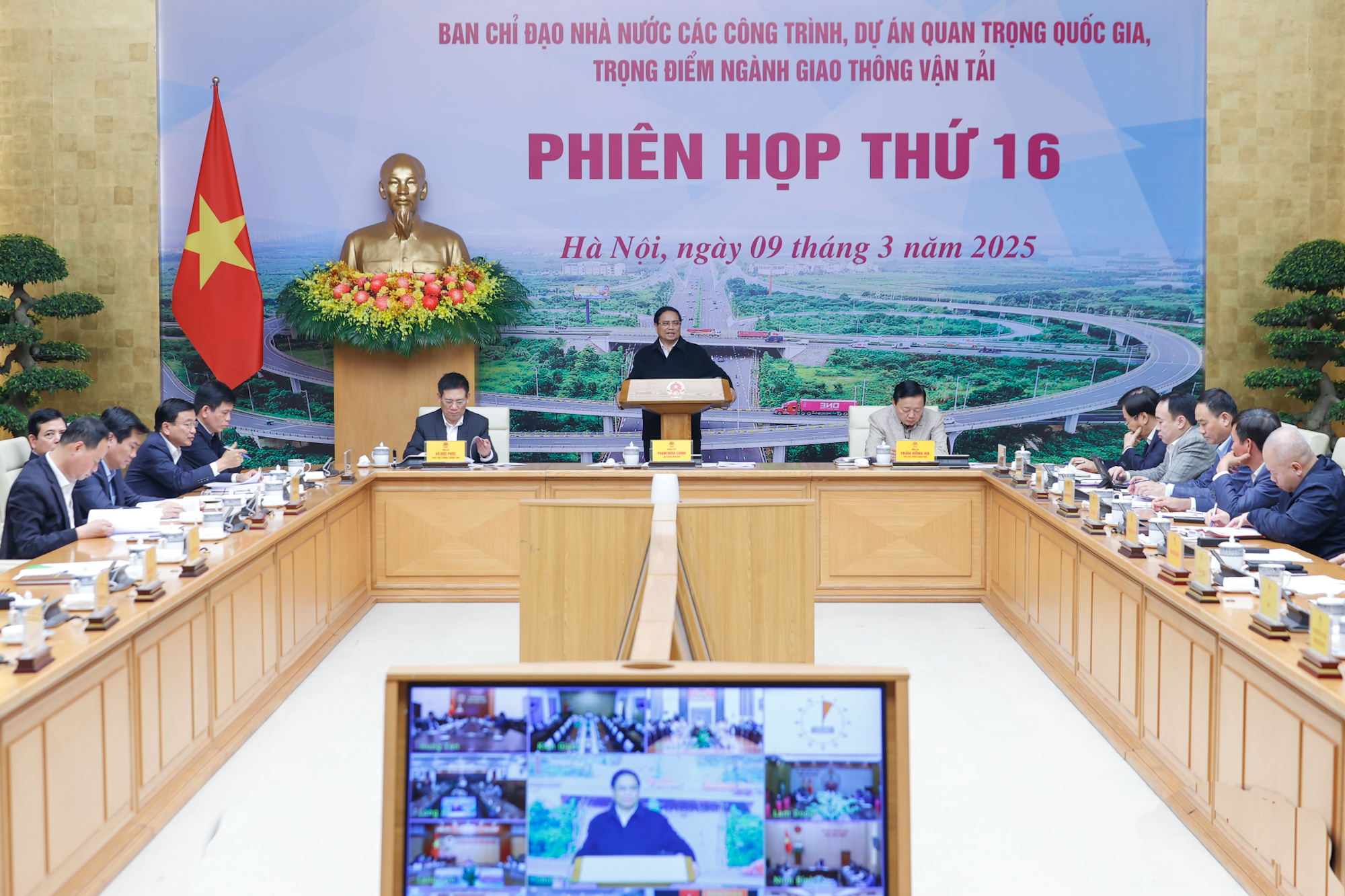 Thủ tướng: Phải tin tưởng giao việc cho doanh nghiệp; các tập đoàn lớn cần hỗ trợ doanh nghiệp nhỏ phát triển- Ảnh 4.