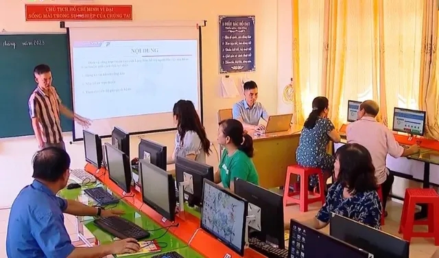 Bình dân học vụ số: Triển khai mạng lưới “Đại sứ số”, phong trào “Gia đình số”, mô hình “Chợ số - Nông thôn số”- Ảnh 2.