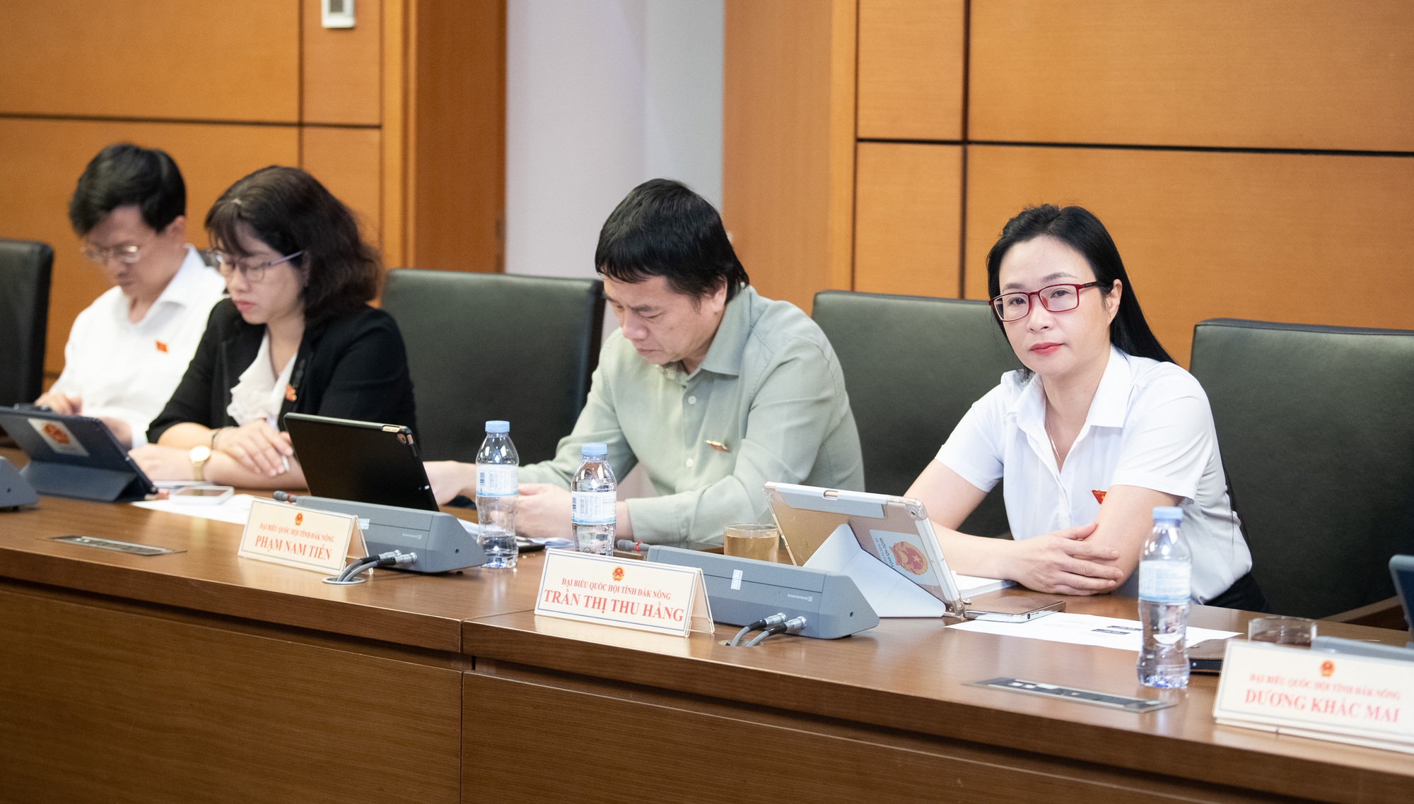 Đề xuất 'cởi trói' hơn nữa, mở rộng đối tượng viên chức được thành lập, quản lý, điều hành, làm việc tại doanh nghiệp- Ảnh 3. Đề xuất 'cởi trói' hơn nữa, mở rộng đối tượng viên chức được thành lập, quản lý, điều hành, làm việc tại doanh nghiệp- Ảnh 3.